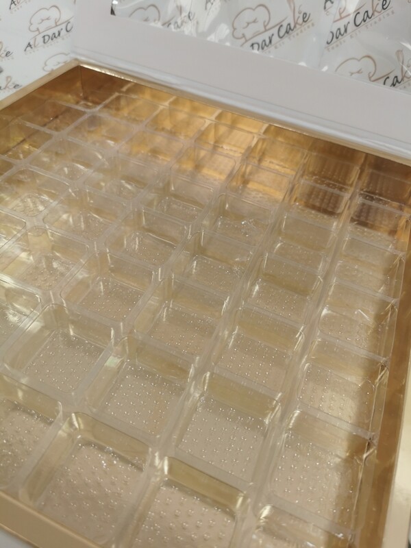 Sweet box with window and 49 tray