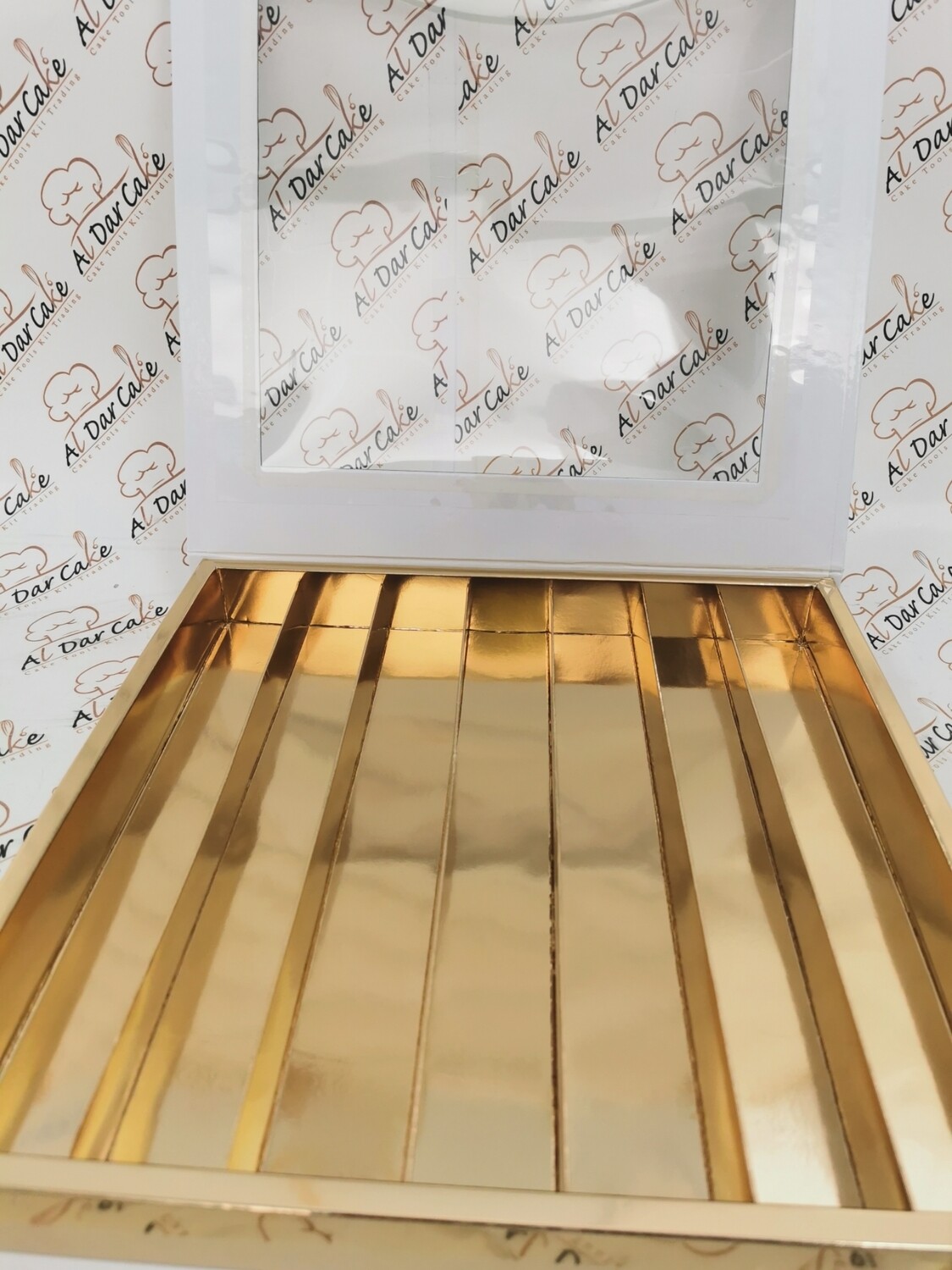 Sweet box with window and 7 lines