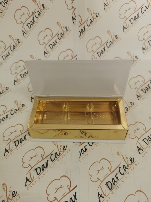 Sweet box with 3 square divider