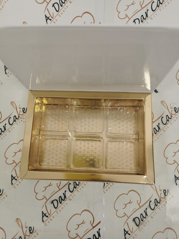 Sweet box with 6 square divider