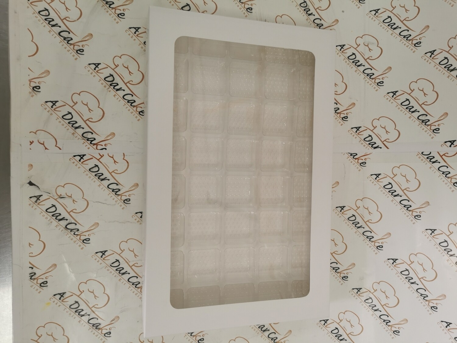 White box with 50 square tray
