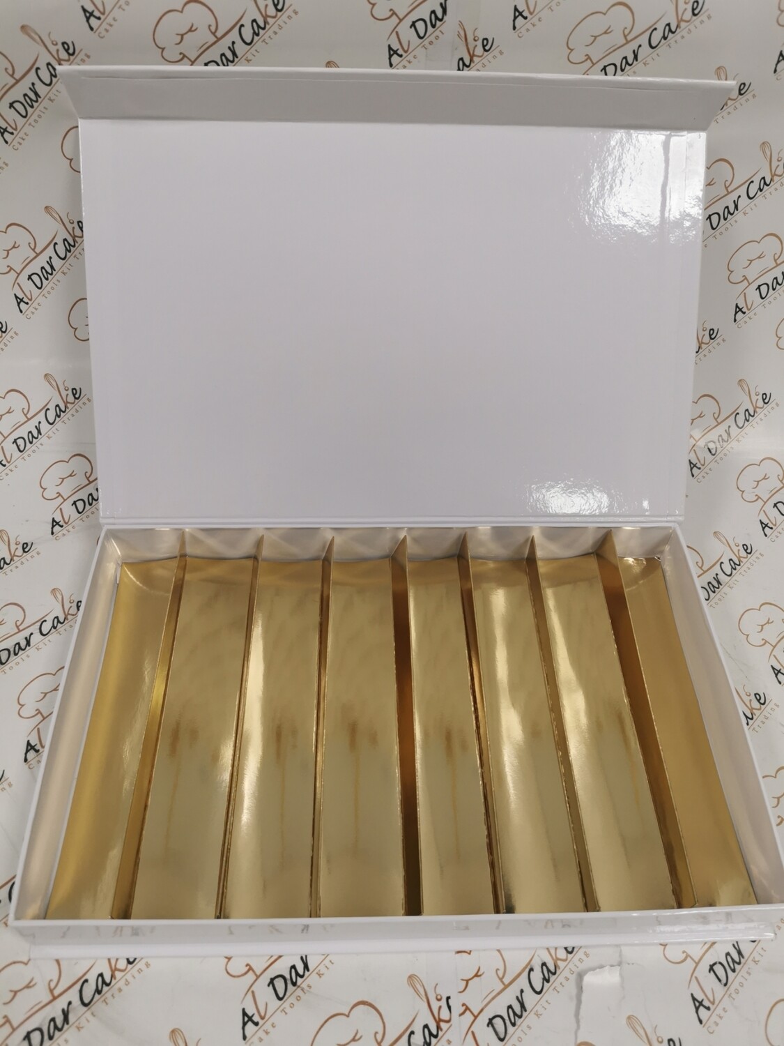 Magnetic box with 8 lines