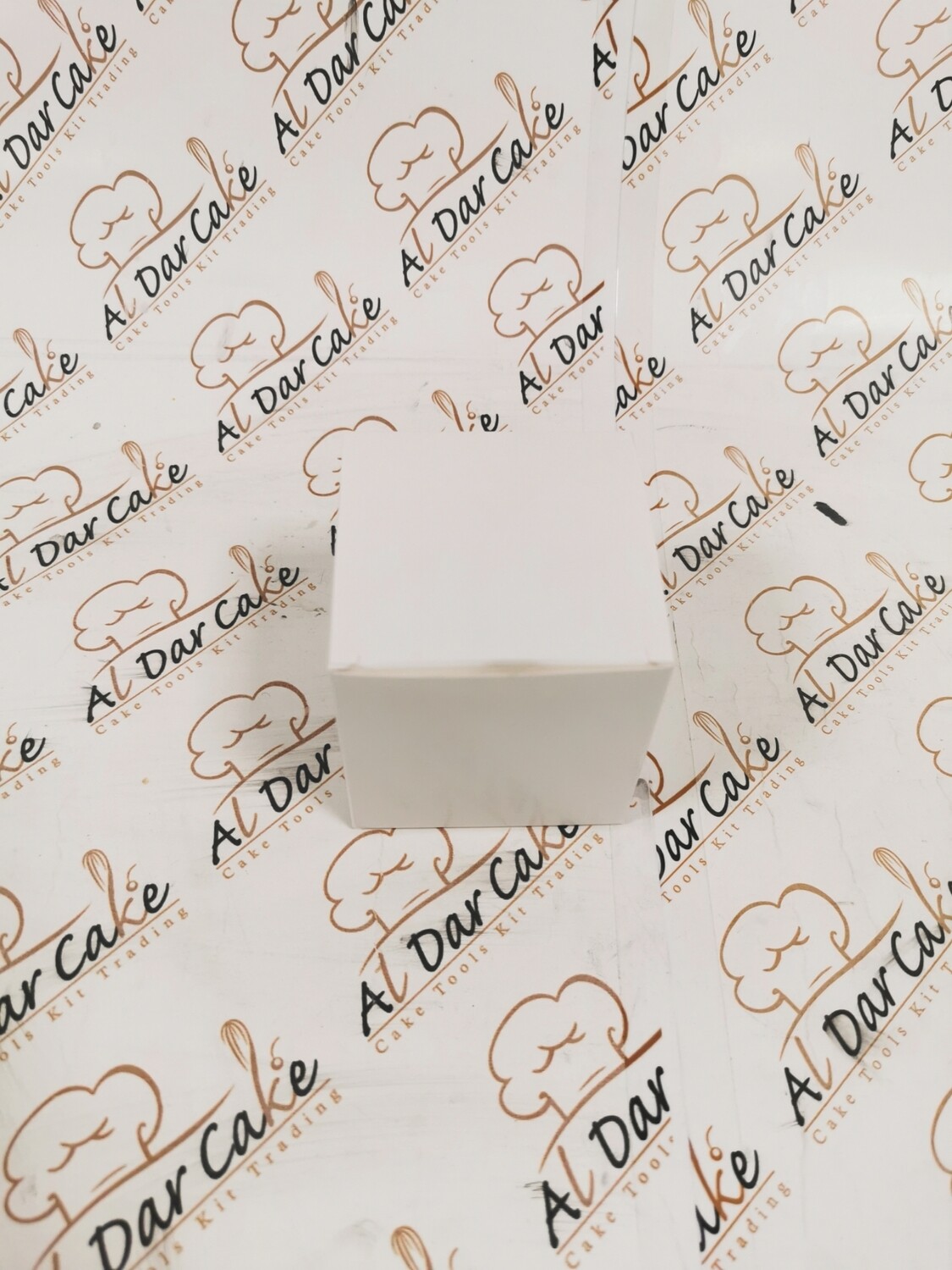 White small box size 7x7x7 cm