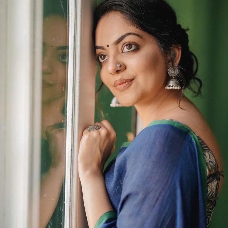 Ahaana&#39;s Silver look-alike Jhumkas