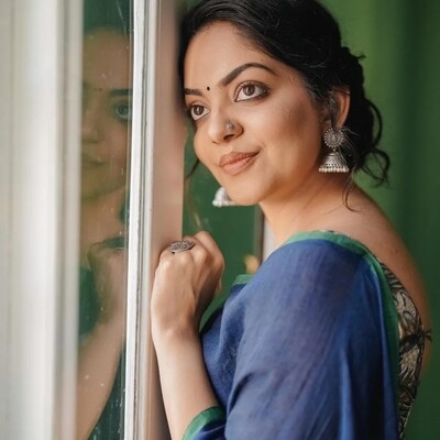Ahaana&#39;s Silver look-alike Jhumkas