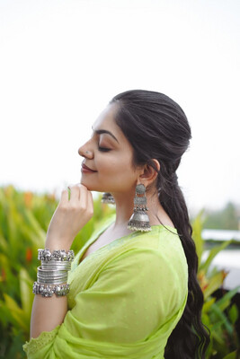 Ahaana&#39;s Black Polish Jhumka