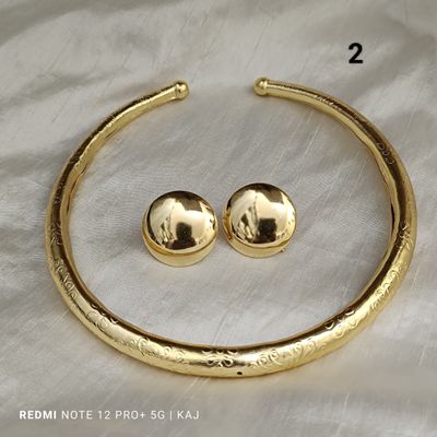 Gold Polished Hasli With Studs