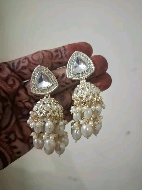 Gowri&#39;s Jhumkas
