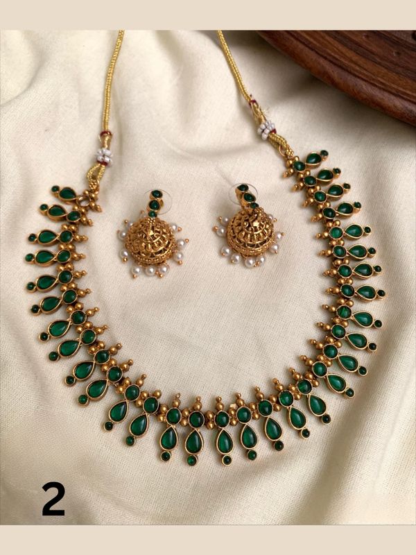 Festive Chokerset