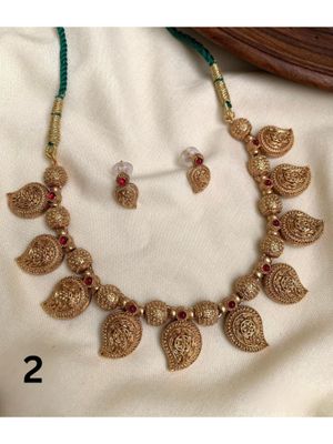 Classic Traditional Choker set