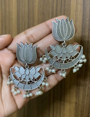 Lotus And Pearl Chandbalis