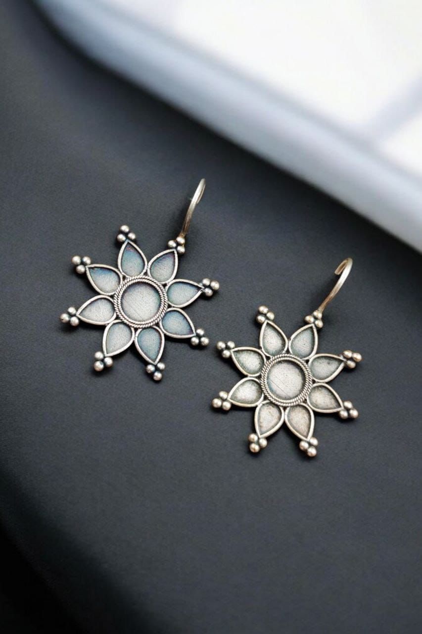 Silver Look-alike Flower Hook