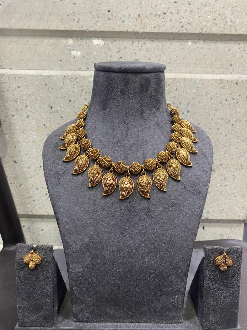 Traditional Mango Pattern Gold Chokerset