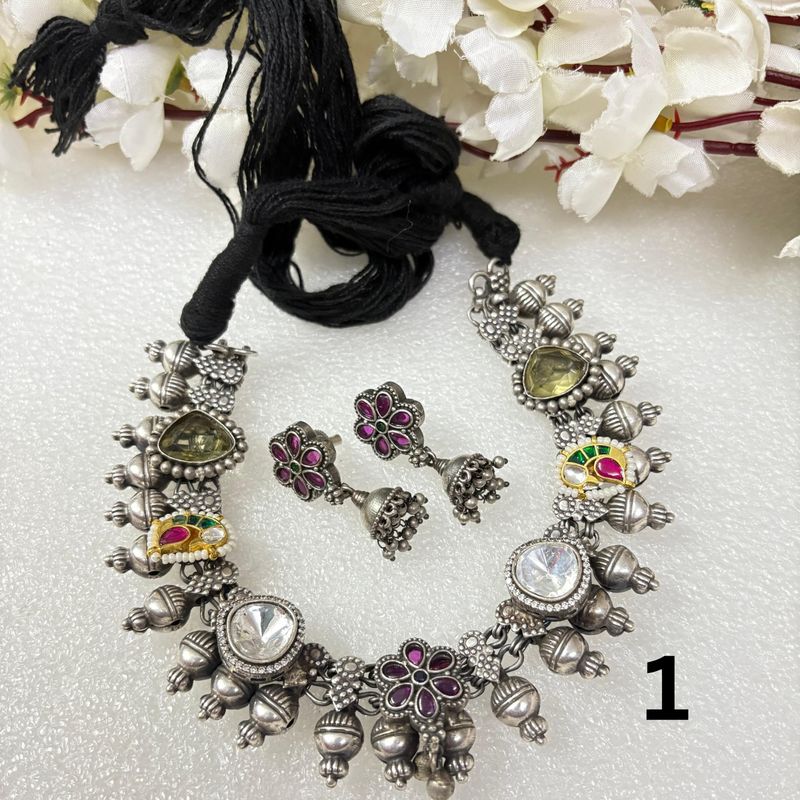 Fushion Choker With Jhumkas