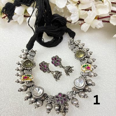 Fushion Choker With Jhumkas