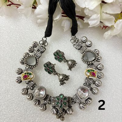Fushion Choker With Jhumkas