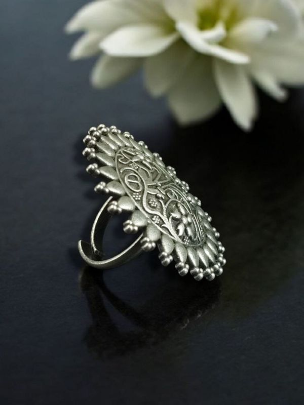 Vintage Look Floral Art Ring