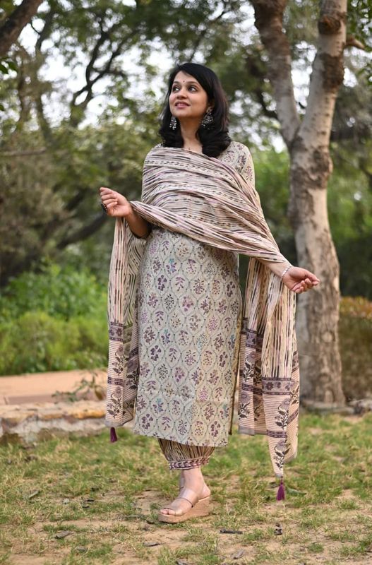 Cotton Straight Kurtaset With Floral Embroidery