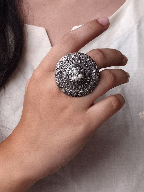 Adjustable Pearl Finger Ring