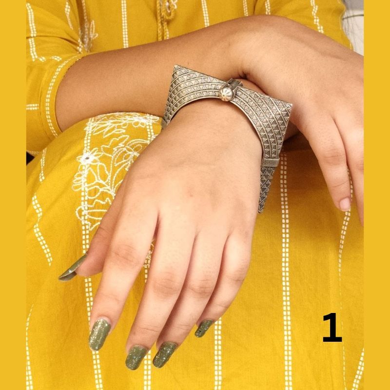 Silver Look-alike Square Kada