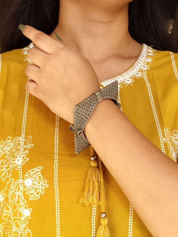 Silver Look-alike Square Kada