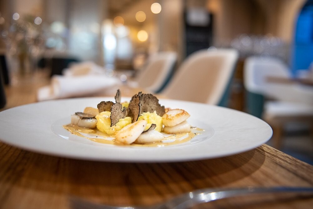 Noix de saint Jacques Boulonnaise aux girolles, tagliatelles à la truffe
