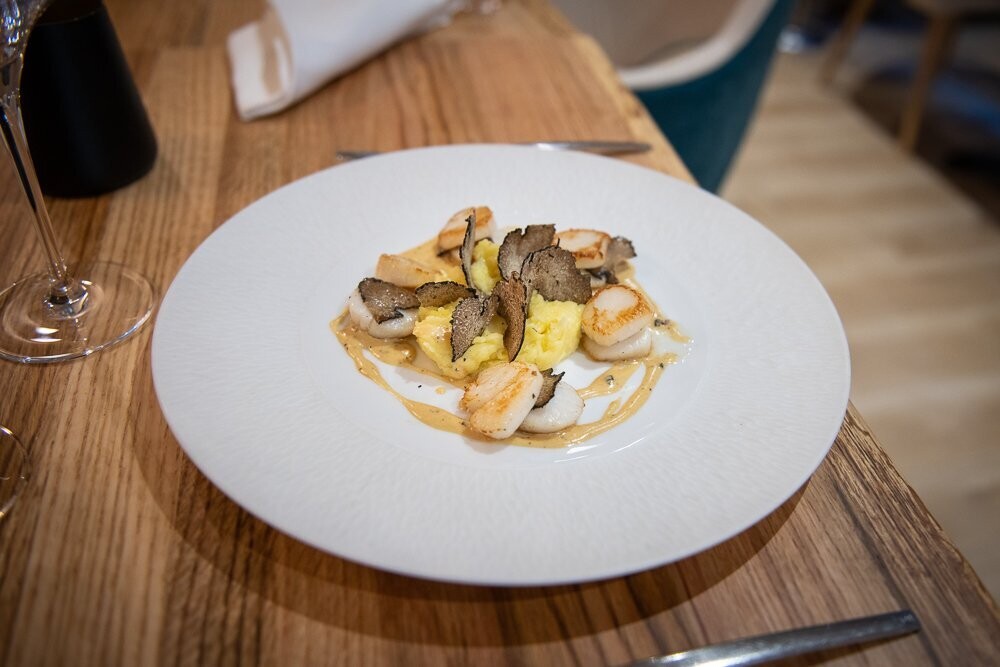 Noix de saint Jacques Boulonnaise aux girolles, tagliatelles à la truffe