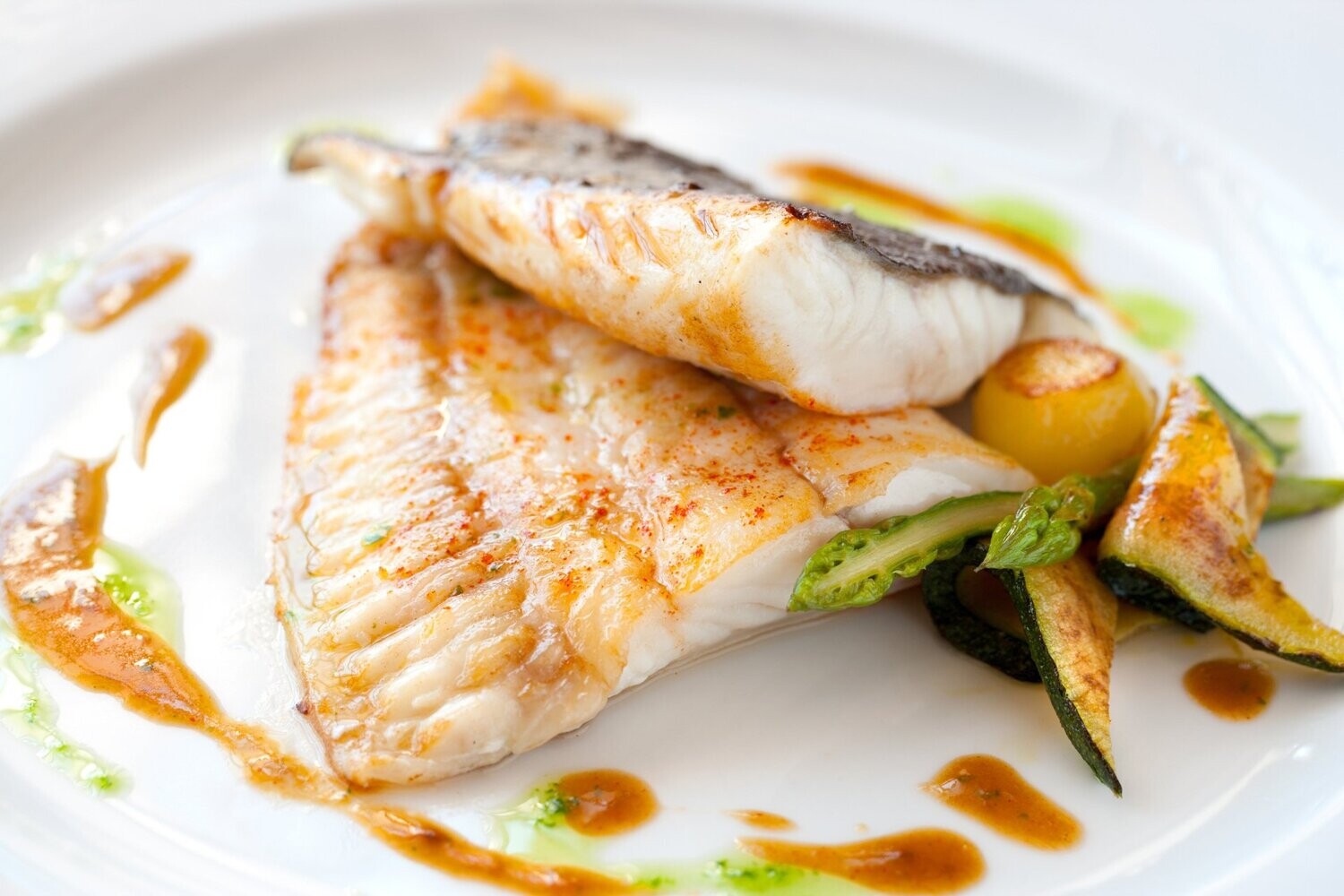 Turbot sauvage grillé ou poché, sauce hollandaise, pommes de terre rattes du touquet à la vapeur