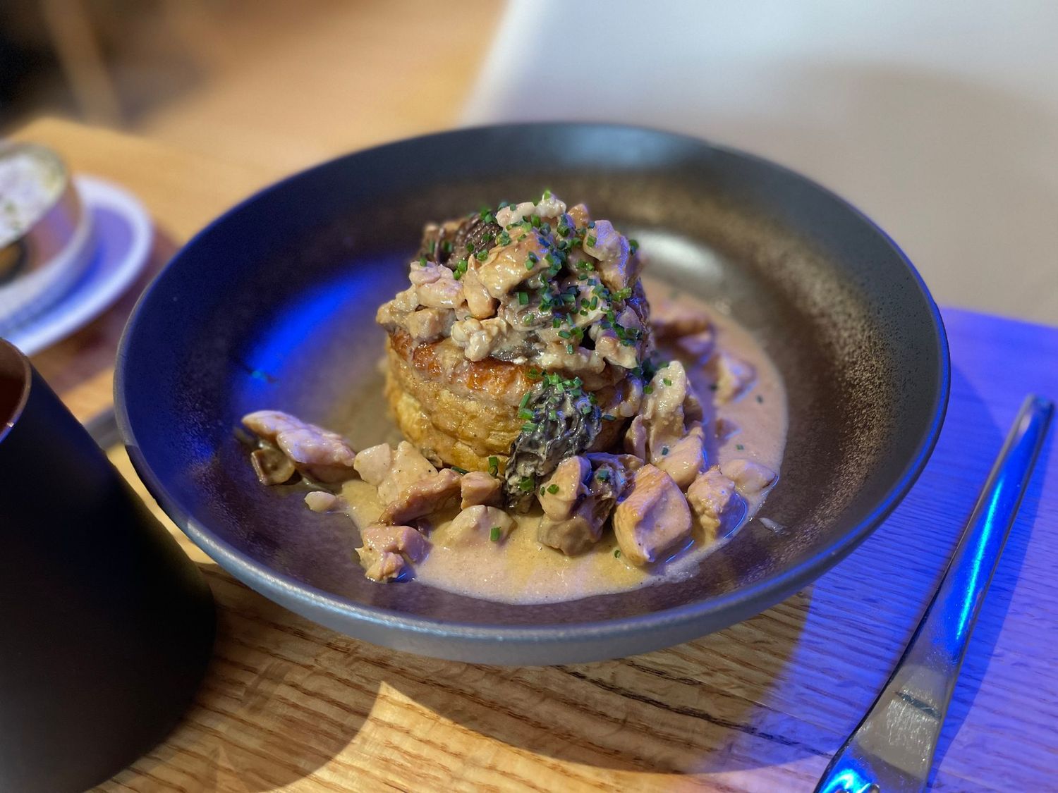 Vol au vent coeur de ris de veau, homard bleu aux morilles
