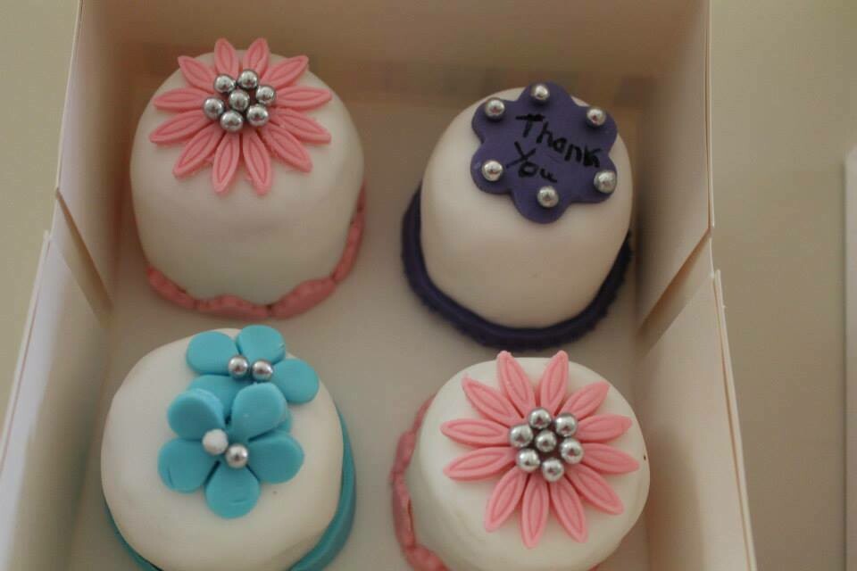 Individual Small Cakes (Qty 4)