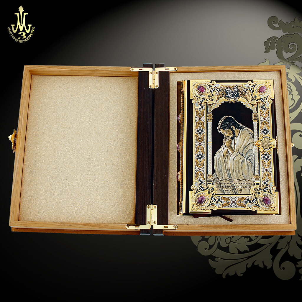 девушка сидит на чемодане. великий придать. незнание закона не освобождает от ответственности. бернард шоу 2 процента людей думают. кофейня на паях кофе петр великий.