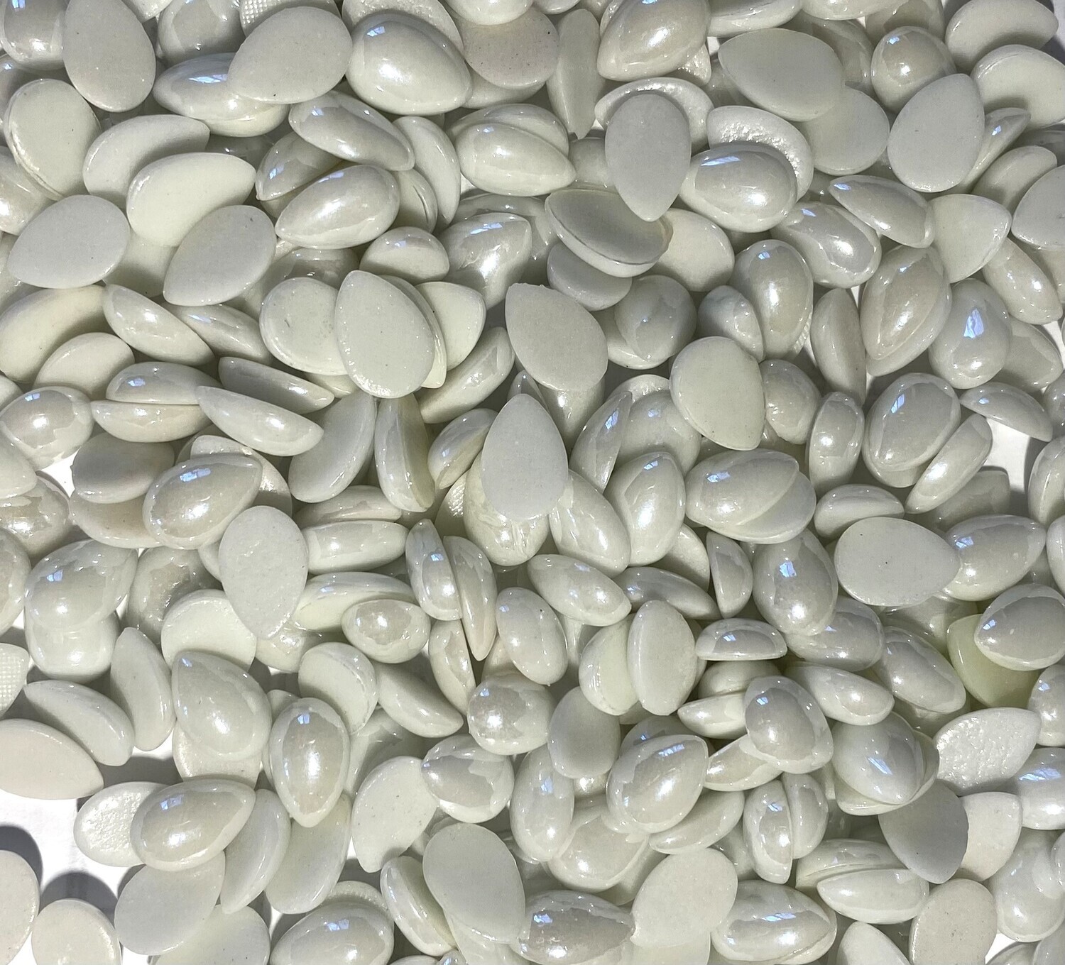 50 Pearlescent White Glass Teardrop Tiles