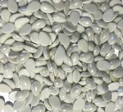 50 Pearlescent White Glass 12mm Teardrop Tiles