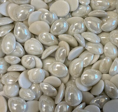 50 Pearlescent White 14mm Glass Teardrop Tiles