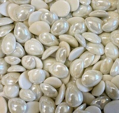 50 Pearlescent White 14mm Glass Teardrop Tiles
