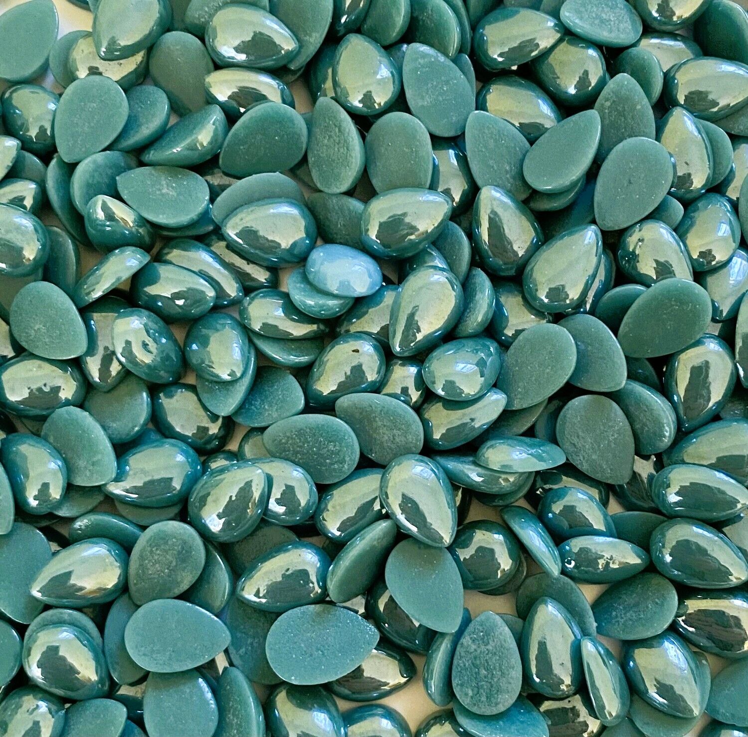 50 Pearlescent Teal Glass 12mm Teardrop Tiles