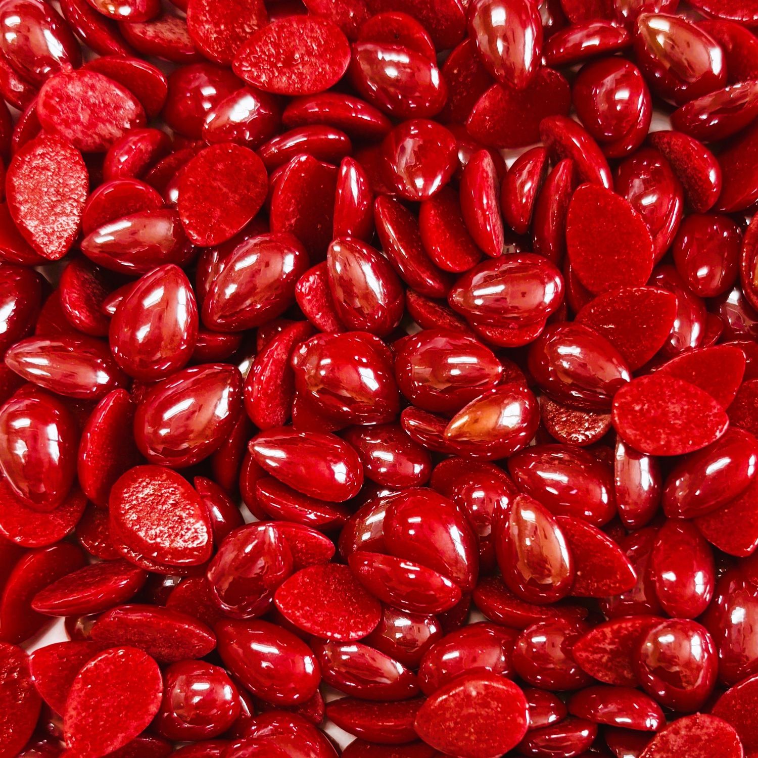 50 Pearlescent Red 12mm Teardrop Tiles