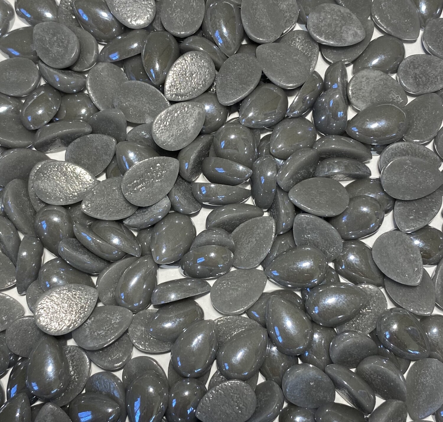 50 Pearlescent Dark Gray 12mm Glass Teardrop Tiles