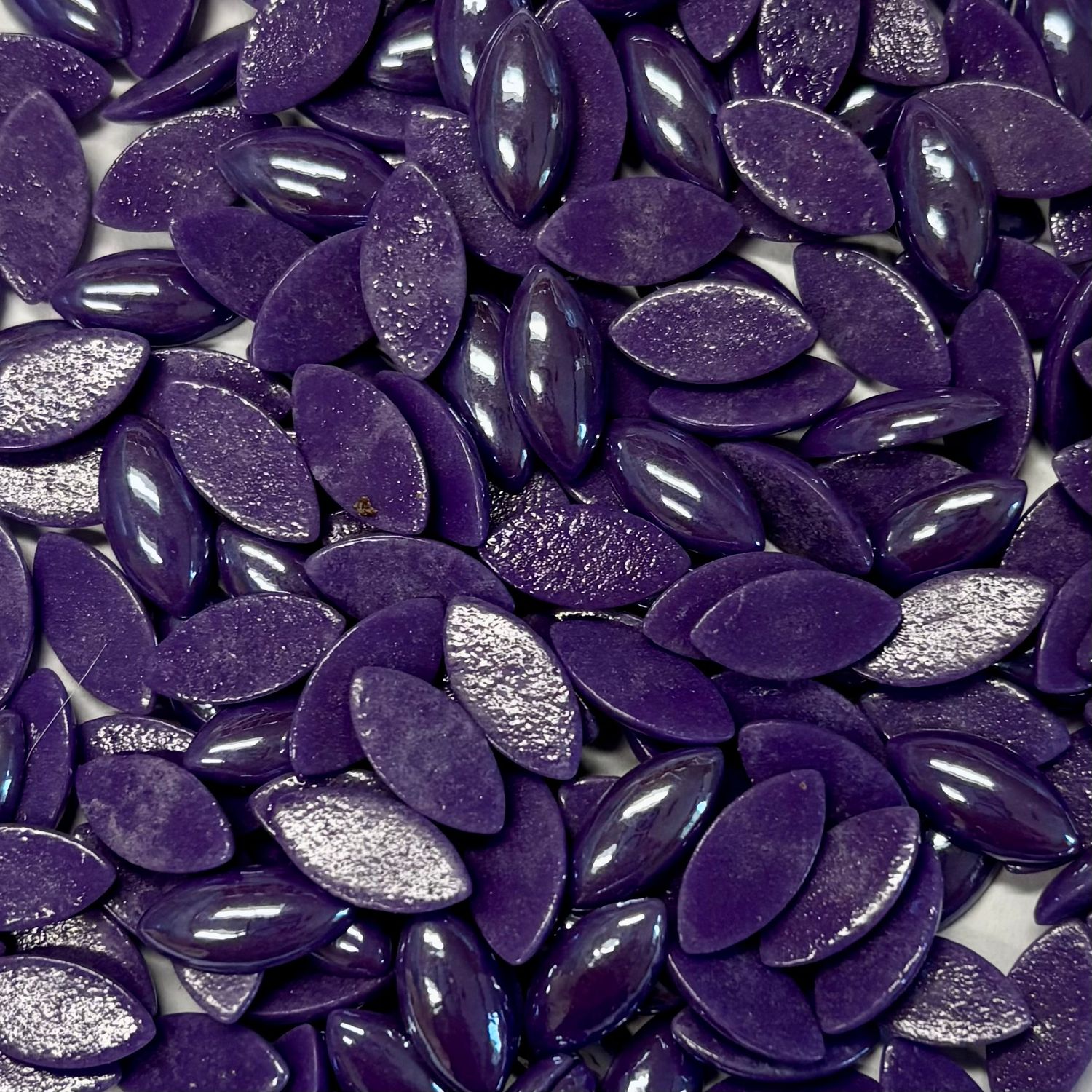 50 Pearlized Purple Glass Petals 14mm