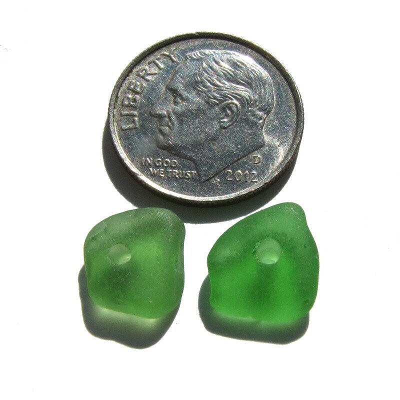 Emerald Green Center Drilled - 2pcs