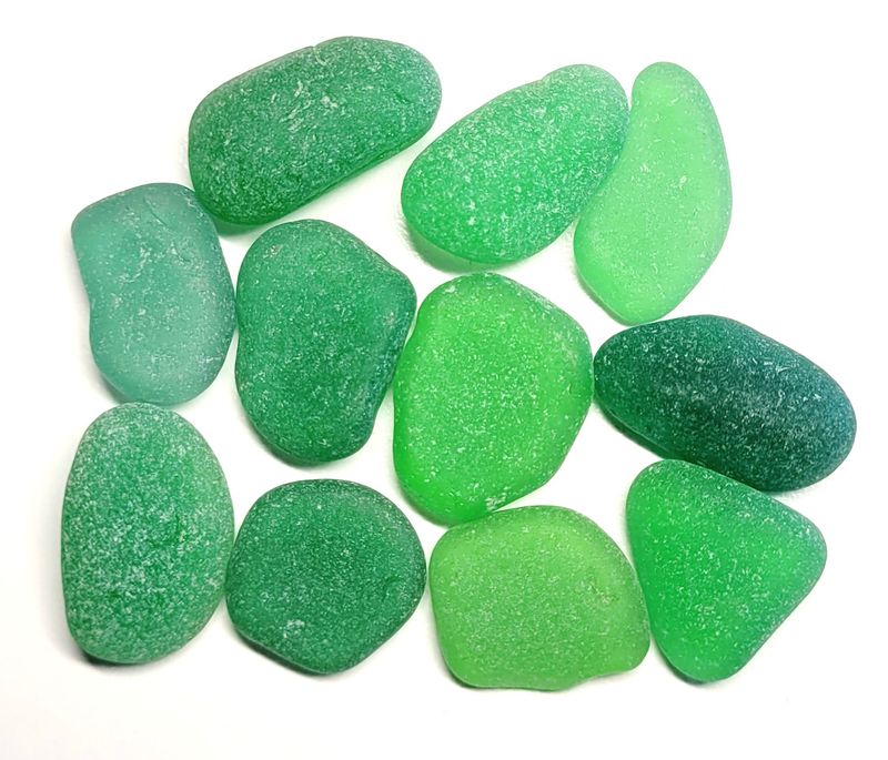Good Sized Emerald Green Beauties - 11pcs Good Sized Emerald Green Beauties - 11pcs