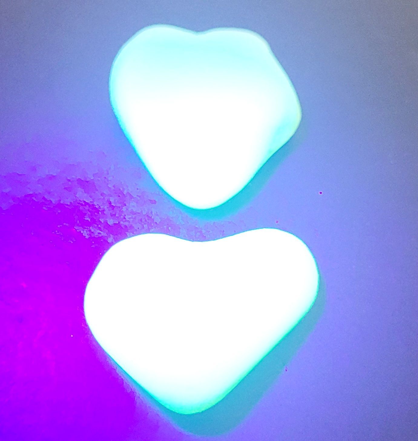 UV Glowing Hearts