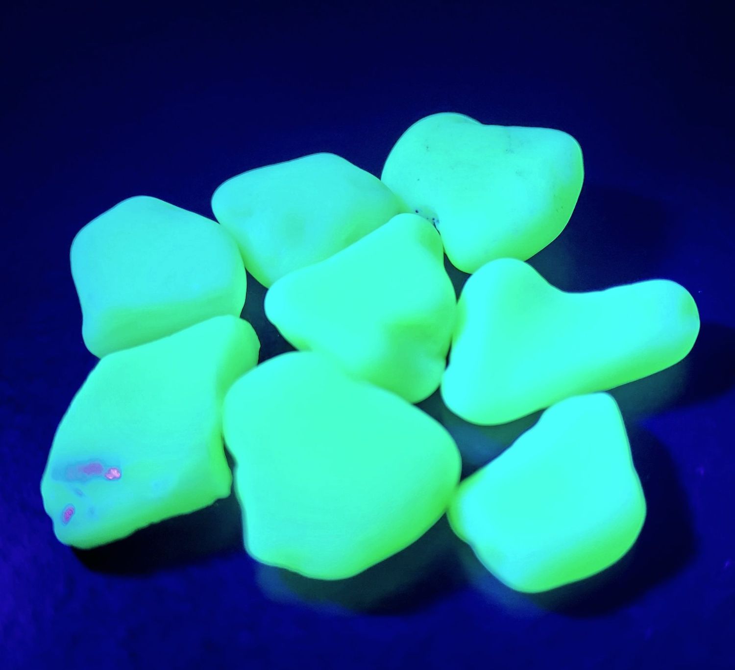 Glowy, UV Lime Milk Glass - 8pcs