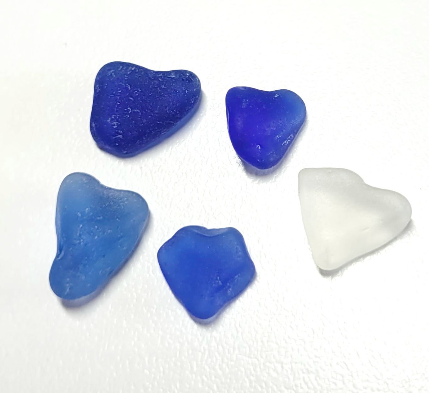 Shades of Blue & White Hearts-5pcs