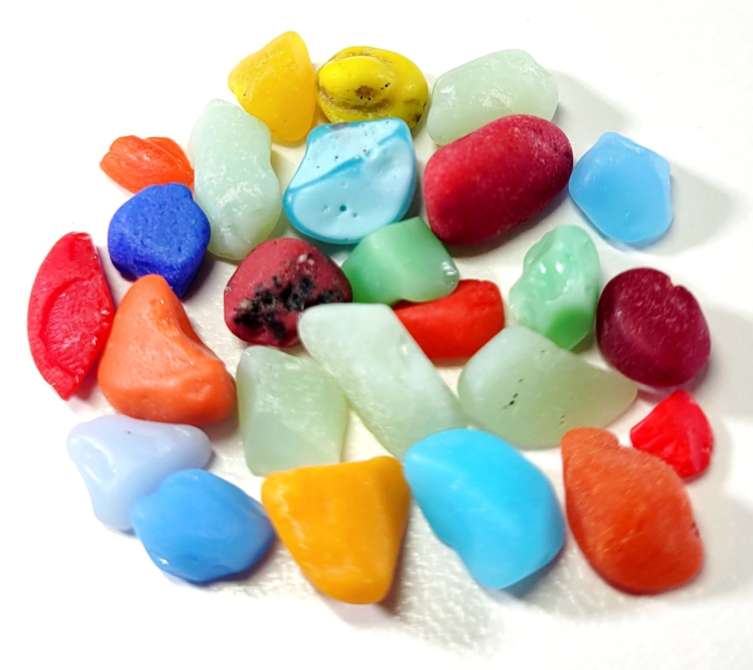 Tiny Rare Milk Glass - 25pcs