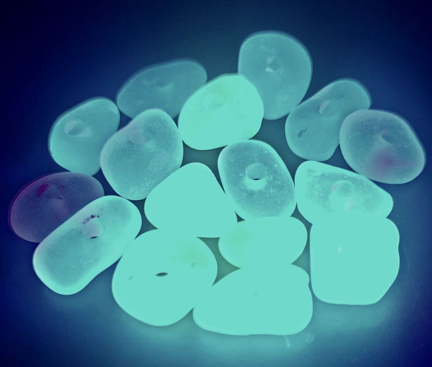 Glowing Drilled UV Lime - 16pcs Glowing Drilled UV Lime - 16pcs