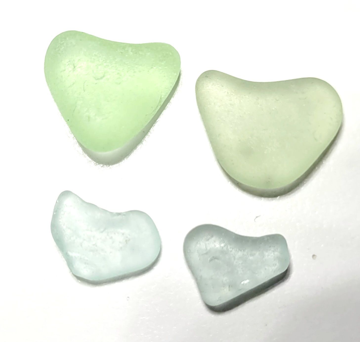 White & Glowing Hearts Pairs White & Glowing Hearts Pairs