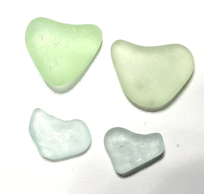 White & Glowing Hearts Pairs White & Glowing Hearts Pairs
