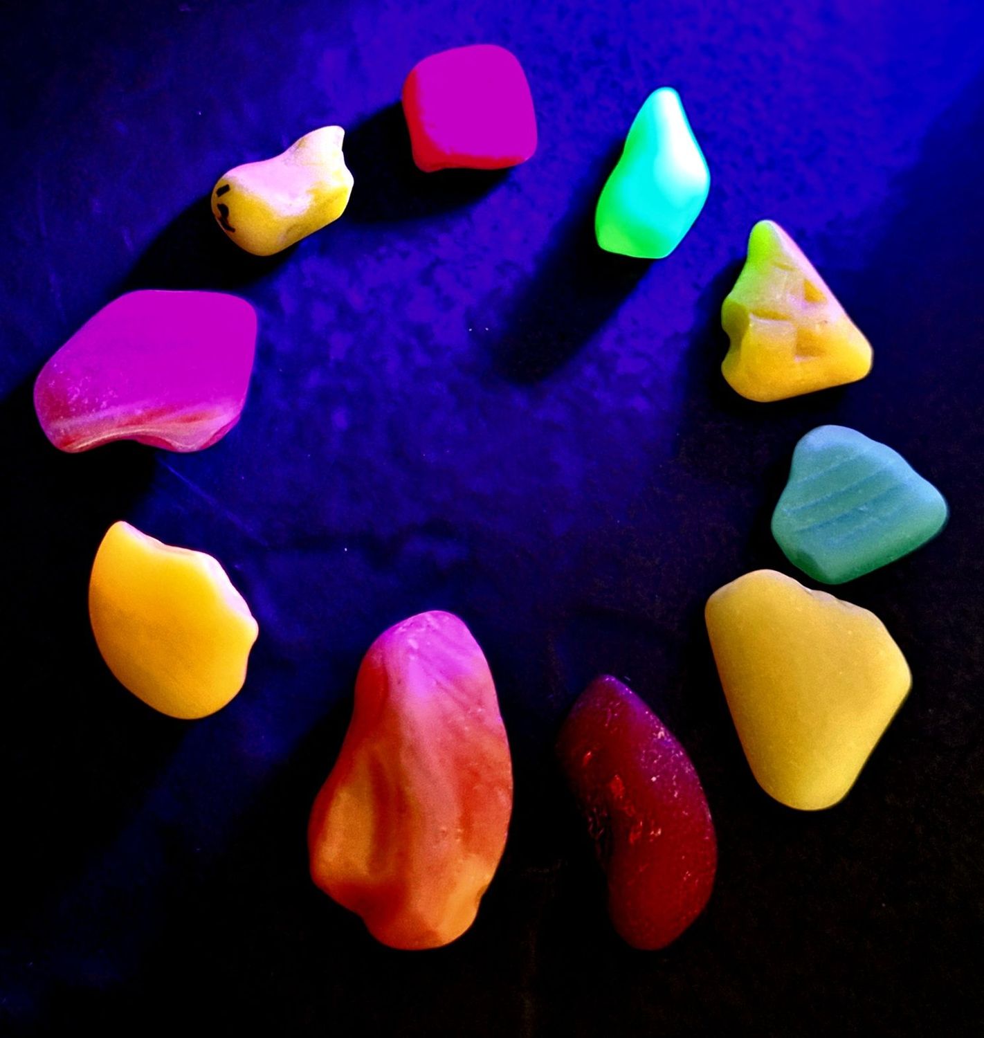 Milk Glass that GLOWS - 10pcs