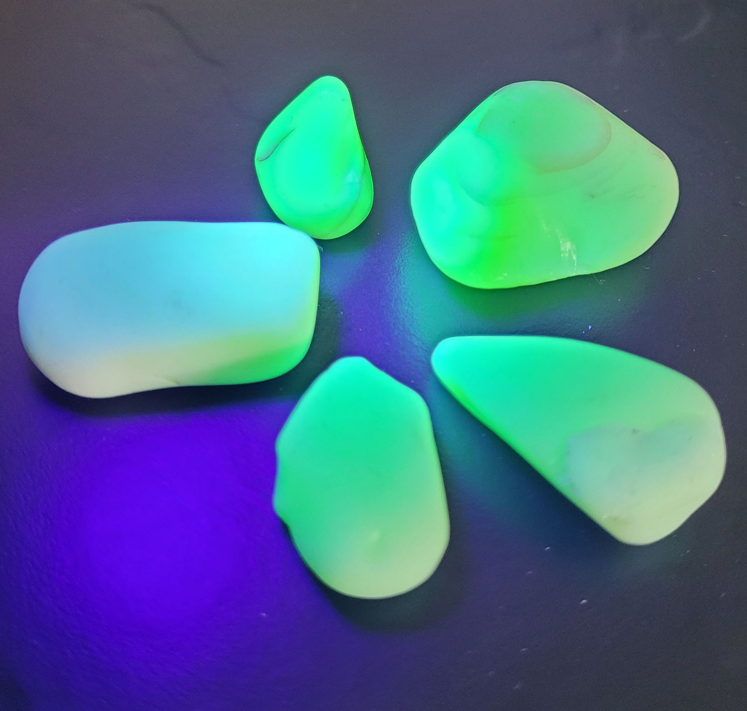 U.V. Mint Green Milk Glass - 5pcs
